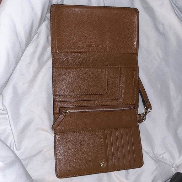 Michael Koran authentic beige wristlet - Picture 4 of 8